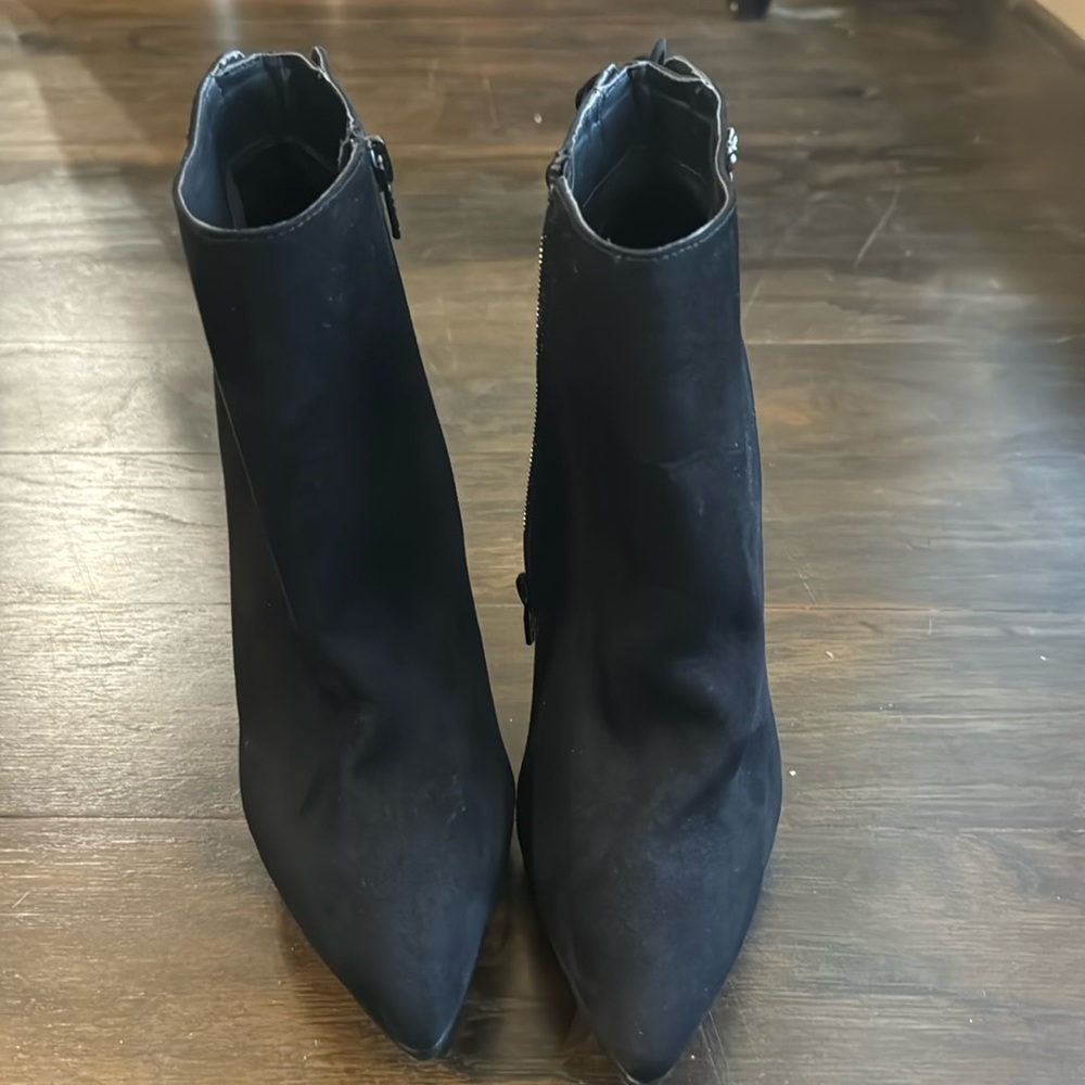 NWOB Betsey Johnson Betseyville black tie booties